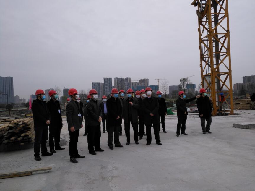 尊龙凯时集团党委书记、董事长任丁率队 赴金牛宾馆检查工程复工工作