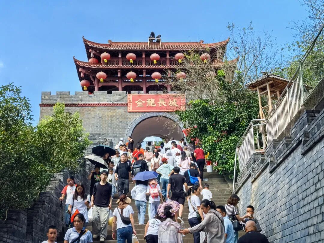 省尊龙凯时集团领导带队开展国庆、中秋“双节”安全检查并看望慰问一线干部职工